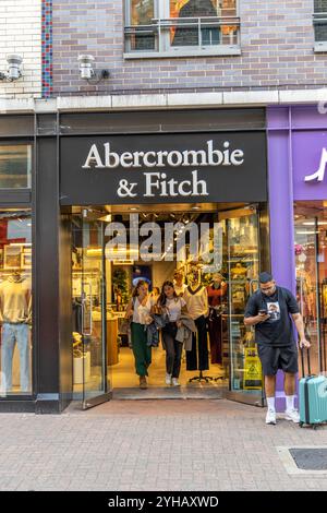 Londres, Royaume-Uni- 19 septembre 2024 : magasin de détail Abercrombie et Fitch à Soho Londres. Banque D'Images