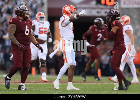 9 novembre 2024 : le receveur des Clemson T.J. Moore (1) célèbre une première descente lors du match de football de la NCAA entre les Clemson Tigers et les Banque D'Images