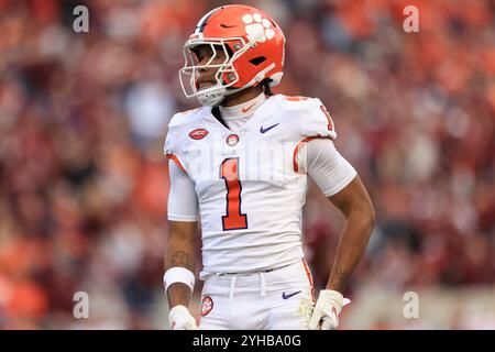 9 novembre 2024 : le receveur T.J. Moore (1) des Clemson Tigers est sur le terrain lors du match de football NCAA entre les Clemson Tigers et les Virginia Tech Banque D'Images