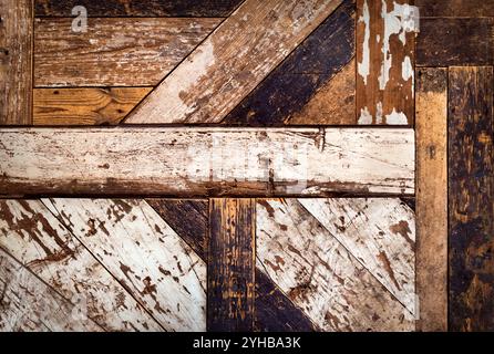 Texture grunge de fond de bois mettant en évidence le grain de bois. Toile de fond rustique naturelle représentant une surface en détresse comprenant des lattes de bois d'œuvre. Banque D'Images