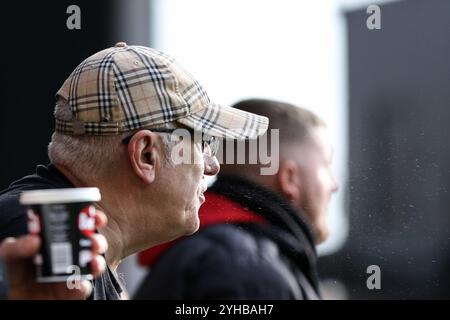 Sheffield, Royaume-Uni. 10 novembre 2024. Bramall Lane, Sheffield, Angleterre, 10 novembre 2024 : supporter lors du match EFL Sky Bet Championship entre Leeds United et Sheffield United à Bramall Lane à Sheffield, Angleterre, le 10 novembre 2024. (Sean Chandler/SPP) crédit : photo de presse sportive SPP. /Alamy Live News Banque D'Images