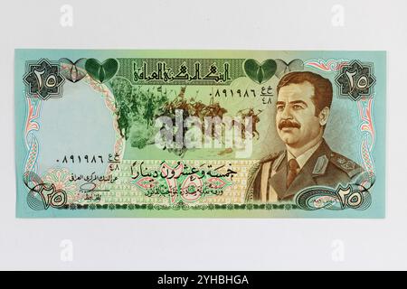 Portrait de Saddam Hussein (1937-2006) sur le billet de banque Irak de 25 dinars Banque D'Images