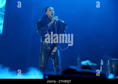 Le chanteur italien Ghali lors de son spectacle à Unipol Arena, Casalecchio (Bo), Italie, le 10 novembre 2024 Banque D'Images