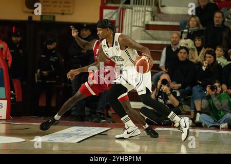 08 Will Clyburn Virtus Bologna lors du match de championnat LBA Italie entre Openjobmetis Varese vs Virtus Bologna, à Varèse, Italie, le 10 novembre 2024 Banque D'Images