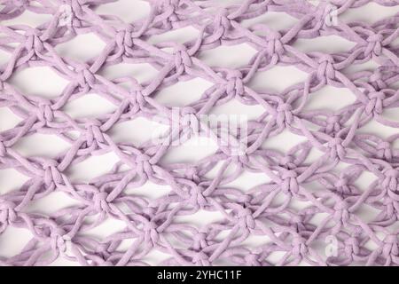 Sac à provisions macramé fait à la main sur fond blanc, gros plan Banque D'Images