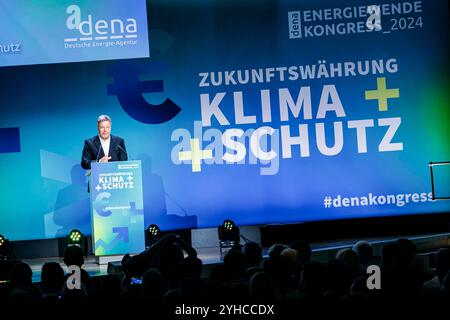 Dena Energiewende Kongress 2024. Rede von Robert Habeck Buendnis 90/Die Gruenen, Bundesminister fuer Wirtschaft und Klimaschutz und Vizekanzler. Berlin Deutschland *** Dena Congrès de la transition énergétique 2024 discours de Robert Habeck Buendnis 90 Die Gruenen , ministre fédéral de l'économie et de la protection du climat et vice-chancelier Berlin Allemagne Copyright : xFelixxZahnx Banque D'Images