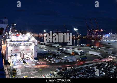 Fährhafen Genua, terminal Traghetti, Genua, Itallien *** Gênes ferry port, Traghetti terminal, Gênes, Italie Banque D'Images