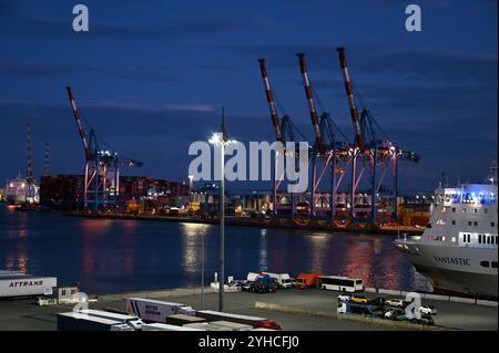 Fährhafen Genua, terminal Traghetti, Genua, Itallien *** Gênes ferry port, Traghetti terminal, Gênes, Italie Banque D'Images