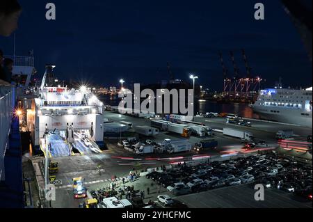 Fährhafen Genua, terminal Traghetti, Genua, Itallien *** Gênes ferry port, Traghetti terminal, Gênes, Italie Banque D'Images