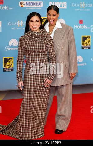 Neneh Cherry mit Tochter Mabel BEI der Verleihung der MTV European Music Awards 2024 in der Co-op Live Arena. Manchester, 10.11.2024 *** Neneh Cherry avec sa fille Mabel aux MTV European Music Awards 2024 au Co op Live Arena Manchester, 10 11 2024 Foto:xH.xZwanzigerx/xFuturexImagex mtv 4195 Banque D'Images