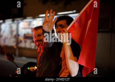 Gaziantep, Turkiye. 28 mai 2023. Les célébrations ont lieu à Gaziantep après la victoire du président turc Recep Tayyip Erdogan au second tour des élections de dimanche. Recep Tayyip Erdoğan a reçu 52,1% des voix au deuxième tour dimanche, son challenger Kemal Kilicdaroglu ayant remporté 47,9% Banque D'Images