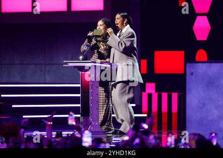 Mabel und Neneh Cherry BEI der Verleihung der MTV European Music Awards 2024 in der Co-op Live Arena. Manchester, 10.11.2024 *** Mabel et Neneh Cherry aux MTV European Music Awards 2024 au Co op Live Arena Manchester, 10 11 2024 Foto:xH.xZwanzigerx/xFuturexImagex mtv 4320 Banque D'Images