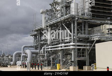 Tuyauterie dans une nouvelle usine de compression de gaz à Peterborough, Royaume-Uni. Banque D'Images