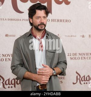 L'acteur Alvaro morte participe à la photocall 'Raqa' à l'hôtel URSO le 11 novembre 2024 à Madrid, Espagne. Banque D'Images