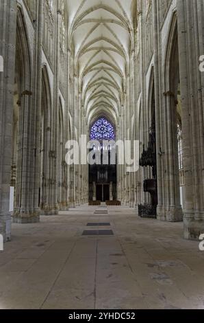 Intérieur d'un temple catholique. Église abbatiale Saint-Ouen, Rouen, France, Europe Banque D'Images