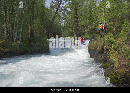 Buryatia, Russie, 31 juillet 2019 : catamaran sportif sur les rapides. Le, Europe Banque D'Images