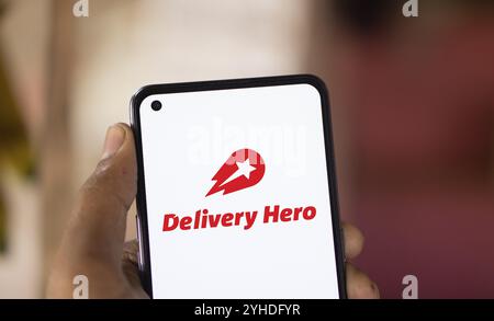 Dhaka, bangladesh- 06 Oct 2024 : le logo Delivery Hero est affiché sur le smartphone Banque D'Images