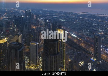 Coucher de soleil sur le Burj Khalifa, Dubaï, Émirats arabes Unis, Asie Banque D'Images