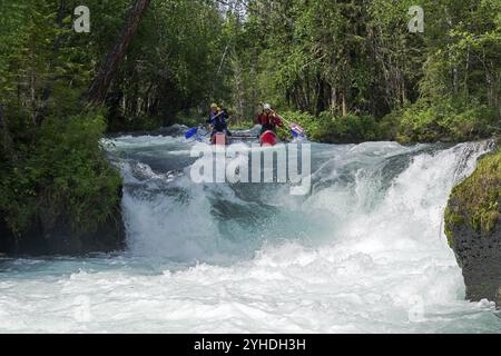 Buryatia, Russie, 31 juillet 2019 : catamaran sportif sur les rapides. Le, Europe Banque D'Images