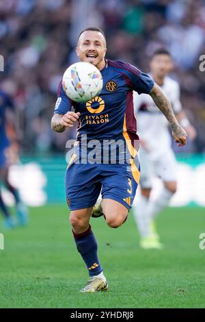 Rome, Italie. 10 novembre 2024. Angelino de L'AS Roma lors du match de Serie A Enilive entre L'AS Roma et le Bologna FC au Stadio Olimpico le 10 novembre 2024 à Rome, Italie. Crédit : Giuseppe Maffia/Alamy Live News Banque D'Images