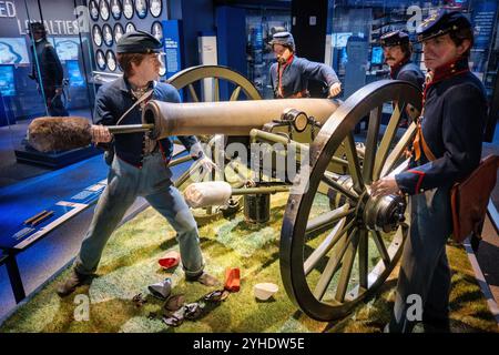 FORT BELVOIR, Virginie — la Fondation de la Nation Gallery au Musée national de l'armée des États-Unis raconte l'histoire militaire de l'Amérique de la période coloniale à la guerre de 1812. La galerie explore les origines et le développement de l'Armée continentale et son rôle dans la guerre d'indépendance. Les expositions présentent des artefacts et des expositions documentant la première période de l'histoire militaire américaine. Banque D'Images