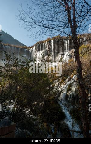 Chute d'eau Pearl Shoal, Jiuzhaigou Nine Village Valley, province du Sichuan, Chine, Asie Banque D'Images