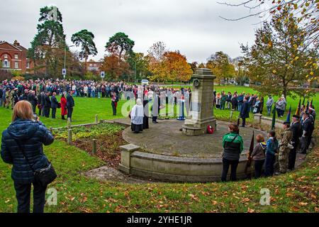 Jour du souvenir au mémorial de guerre de Sidcup place. Banque D'Images