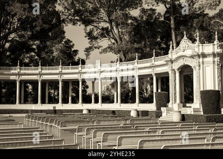 Vue sur le pavillon d'orgue Spreckels par une matinée tranquille. Balboa Park, San Diego, Californie. Banque D'Images