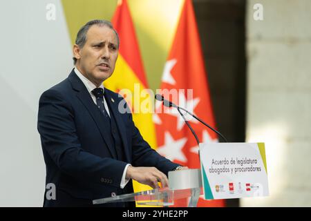 11 novembre 2024, Madrid, Madrid, ESPAGNE : EUGENIO RIBÃ“N, signe un accord avec la Communauté de Madrid pour le Barreau de Madrid (crédit image : © Ignacio Lopez Isasmendi/ZUMA Press Wire) USAGE ÉDITORIAL EXCLUSIF! Non destiné à UN USAGE commercial ! Banque D'Images