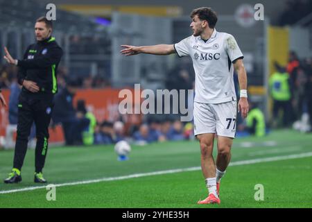 Milan, Italien. 10 novembre 2024. Khvicha Kvaratskhelia de la SSC Napoli gestes pendant le match de football de Serie A 2024/25 entre le FC Internazionale et la SSC Napoli au San Siro Stadium crédit : dpa/Alamy Live News Banque D'Images