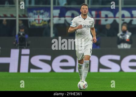 Milan, Italien. 10 novembre 2024. Amir Rrahmani de la SSC Napoli vu en action lors de la Serie A 2024/25 match de football entre le FC Internazionale et la SSC Napoli au San Siro Stadium crédit : dpa/Alamy Live News Banque D'Images