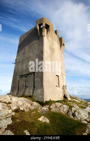 tour de signalisation sur banbas couronne ancienne station de surveillance des garde-côtes abandonnée malin head, comté de donegal, république d'irlande Banque D'Images