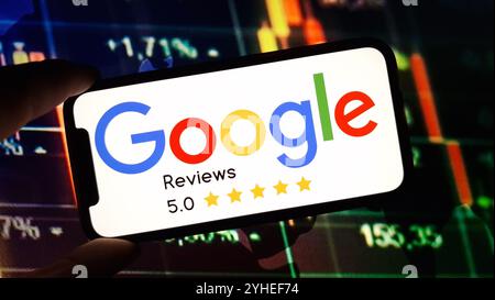 Konskie, Pologne - 10 novembre 2024 : logo Google Reviews affiché sur le téléphone portable Banque D'Images