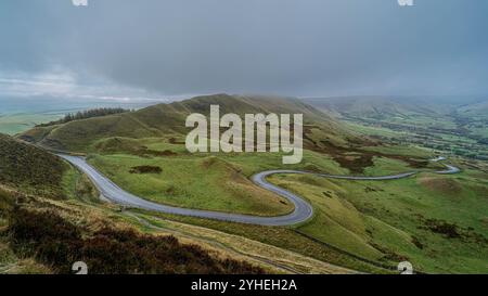 Serpentine Road, Peak District Banque D'Images
