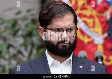 Santiago, Chili. 11 novembre 2024. Le président chilien Gabriel Boric a fait une déclaration conjointe lors de la visite officielle du président du Vietnam, Luong Cuong, au Palais la Moneda à Santiago, Chili, le 11 novembre 2024. (Photo de Jesus Martinez/Sipa USA) crédit : Sipa USA/Alamy Live News Banque D'Images