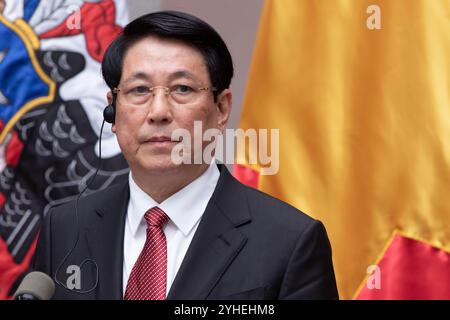 Santiago, Chili. 11 novembre 2024. Le président vietnamien Luong Cuong fait une déclaration conjointe avec le président chilien Gabriel Boric lors de sa première visite officielle après avoir pris ses fonctions au Palais de la Moneda à Santiago, au Chili, le 11 novembre 2024. (Photo de Jesús Martínez/ Credit : Sipa USA/Alamy Live News Banque D'Images