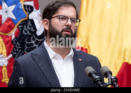 Santiago, Chili. 11 novembre 2024. Le président chilien Gabriel Boric a fait une déclaration conjointe lors de la visite officielle du président du Vietnam, Luong Cuong, au Palais la Moneda à Santiago, Chili, le 11 novembre 2024. (Photo de Jesus Martinez/Sipa USA) crédit : Sipa USA/Alamy Live News Banque D'Images