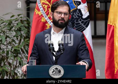 Santiago, Chili. 11 novembre 2024. Le président chilien Gabriel Boric a fait une déclaration conjointe lors de la visite officielle du président du Vietnam, Luong Cuong, au Palais la Moneda à Santiago, Chili, le 11 novembre 2024. (Photo de Jesus Martinez/Sipa USA) crédit : Sipa USA/Alamy Live News Banque D'Images