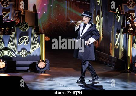 Concert de musique de chanteur italien - RENATO ZERO - Autoritratto Renato Zero lors de l'Autoritratto Tour 2024 le 10 novembre 2024 au Palazzo dello Sport, Rome, Italie. Pendant RENATO ZERO - Autoritratto, chanteur italien concert de musique à Rome, Italie, 11 novembre 2024 Rome Palazzo dello Sport Italy Copyright : xEmanuelaxVertollix/xLiveMediax LPM 1608726 Banque D'Images