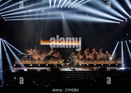Concert de musique de chanteur italien - RENATO ZERO - Autoritratto Renato Zero lors de l'Autoritratto Tour 2024 le 10 novembre 2024 au Palazzo dello Sport, Rome, Italie. Pendant RENATO ZERO - Autoritratto, chanteur italien concert de musique à Rome, Italie, 11 novembre 2024 Rome Palazzo dello Sport Italy Copyright : xEmanuelaxVertollix/xLiveMediax LPM 1608716 Banque D'Images