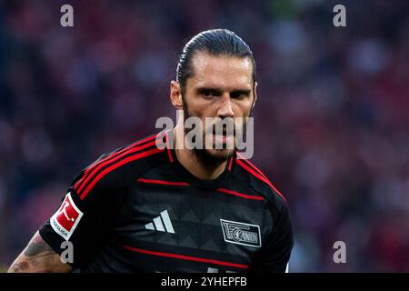 Christopher Trimmel (FC Union Berlin, #28), GER, FC Bayern Muenchen (FCB) vs 1. FC Union Berlin (FCU), Fussball Bundesliga, 9. Spieltag, saison 2024/2025, 02.11.2024 la réglementation DFB/DFL interdit toute utilisation de photographies comme séquences d'images et/ou quasi-vidéo Foto : Eibner-Pressefoto/Michael Memmler Banque D'Images