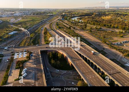 Vue aérienne des routes et de la circulation à Saragosse Banque D'Images