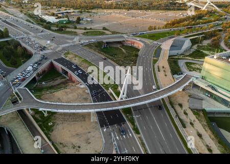 Vue aérienne des routes et de la circulation à Saragosse Banque D'Images