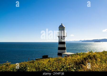 Phare de Petropavlovsky (fondé en 1850) - le plus ancien phare de l'extrême-Orient russe, situé sur la péninsule du Kamtchatka sur la rive du golfe d'Avacha dans le Pacifique. Banque D'Images