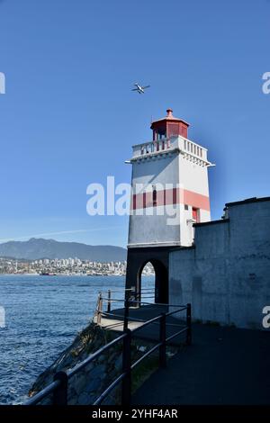 Vues autour de l'emblématique parc Stanley de Vancouver, avec des icônes telles que Vancouver Skyline, Totem Poles, Horse Drawn Tours, Lighthouses, et plus encore Banque D'Images