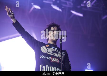 Padoue, Italie - 09 novembre 2024 : Tananai se produit en concert à la Kioene Arena de Padoue pour sa tournée 'Calmocobra Live 2024'. Banque D'Images