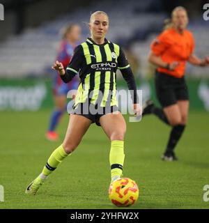 Londres, Royaume-Uni. 03 Nov, 2024. Laura Blindkilde de Manchester City Women en action lors du match de Super League féminin entre Crystal Palace Women et Manchester City Women à Selhurst Park, Londres, Angleterre, le 3 novembre 2024. Photo de Ken Sparks. Utilisation éditoriale uniquement, licence requise pour une utilisation commerciale. Aucune utilisation dans les Paris, les jeux ou les publications d'un club/ligue/joueur. Crédit : UK Sports pics Ltd/Alamy Live News Banque D'Images