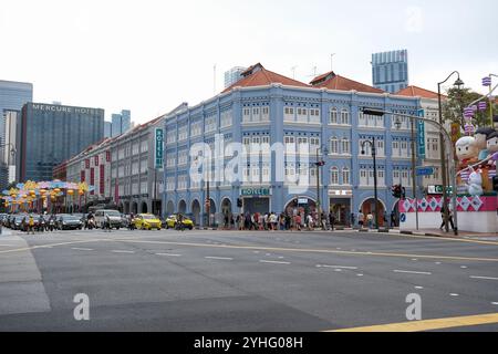 Une vue sur Upper Cross Street et la nouvelle jonction Bridge Road Singapour montrant un mélange d'hôtels dans des bâtiments patrimoniaux dans la région de Chinatown. Banque D'Images