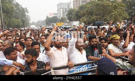 Patna, Inde. 11 novembre 2024. PATNA, INDE - 11 NOVEMBRE : des membres de Bihar Rajya Dafadar Choukidar Panchayat manifestent en faveur de diverses revendications au rond-point JP le 11 novembre 2024 à Patna, en Inde. (Photo de Santosh Kumar/Hindustan Times/Sipa USA) crédit : Sipa USA/Alamy Live News Banque D'Images