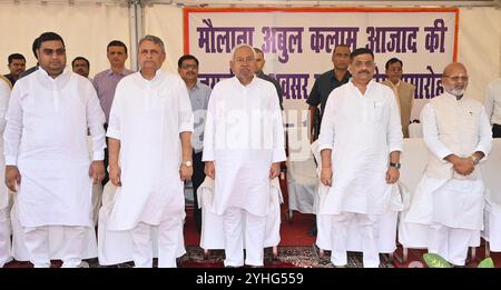 Patna, Inde. 11 novembre 2024. PATNA, INDE - 11 NOVEMBRE : le ministre en chef du Bihar, Nitish Kumar, et d'autres, rendent hommage à Maulana Abul Kalam Azad à l'occasion de son anniversaire de naissance au Bharat Ratna Maulana Abul Kalam Azad Smriti Smarak Park, à Nehru Path le 11 novembre 2024 à Patna, en Inde. (Photo de Santosh Kumar/Hindustan Times/Sipa USA) crédit : Sipa USA/Alamy Live News Banque D'Images